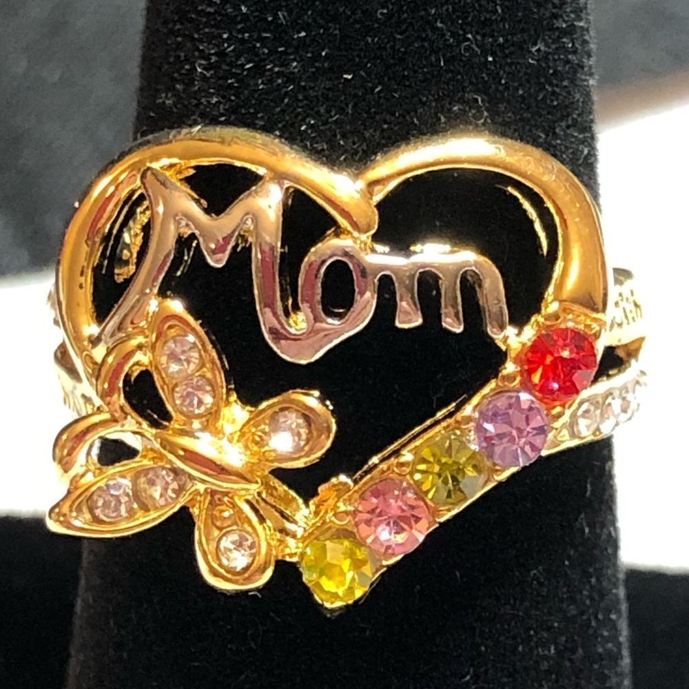 “Mom” ring